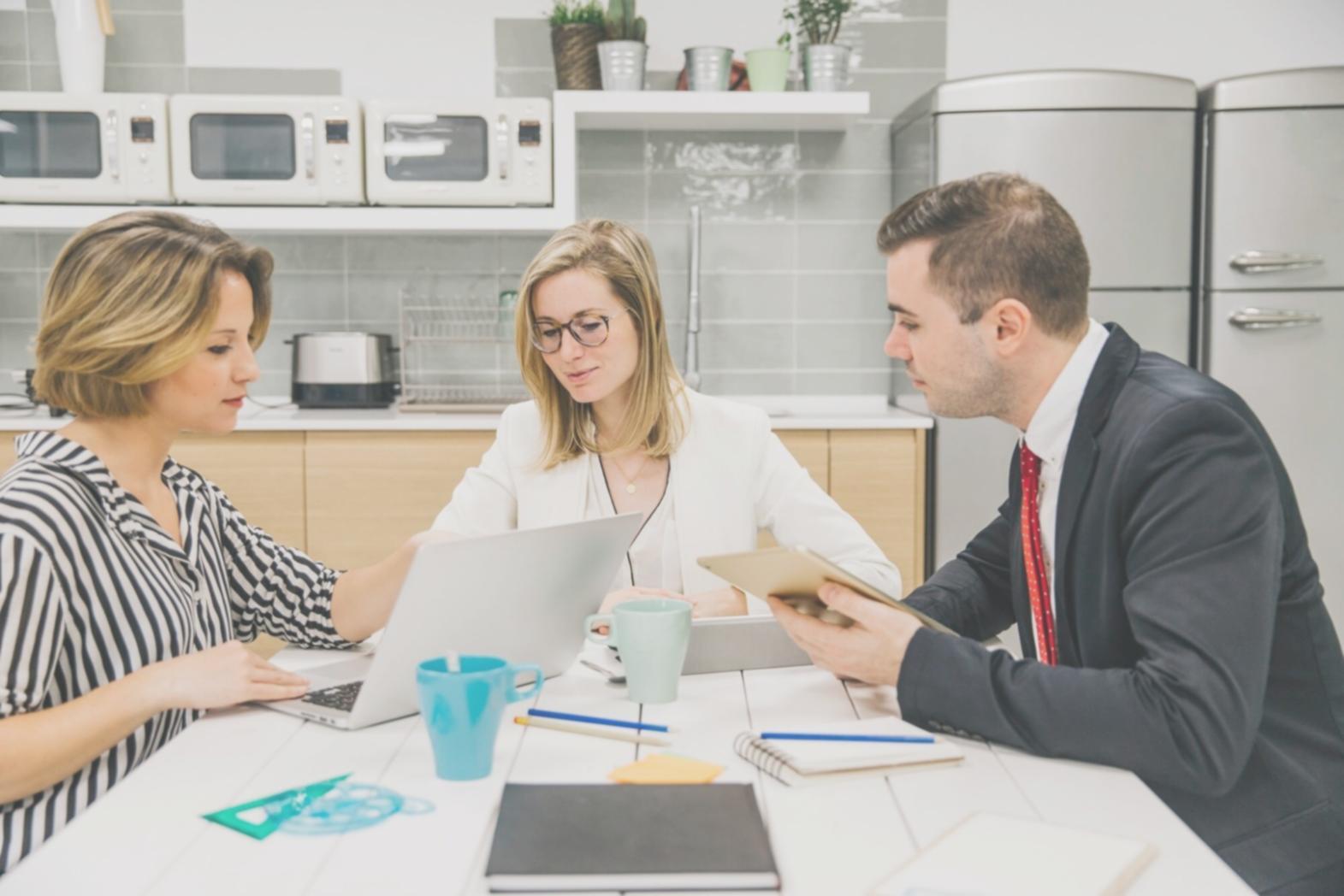 Séance de travail collaborative sur un cas d'évaluation financière